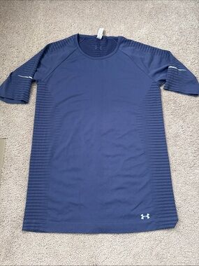 Women’s Medium Under Armour Navy Seamless Performance Short Sleeve Tee